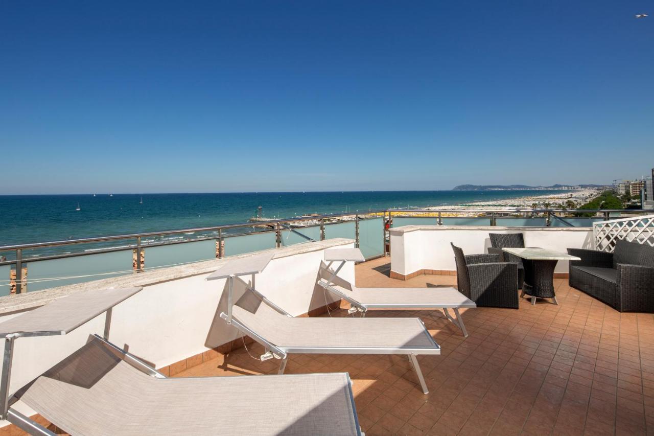 Hotel Des Nations - Vintage Hotel Sul Mare Riccione Esterno foto