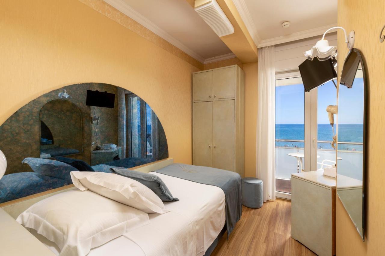 Hotel Des Nations - Vintage Hotel Sul Mare Riccione Esterno foto