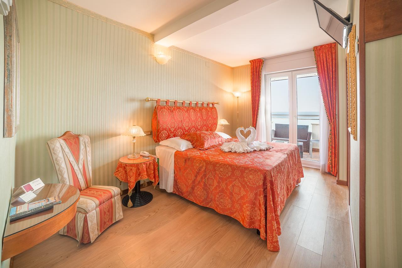 Hotel Des Nations - Vintage Hotel Sul Mare Riccione Esterno foto