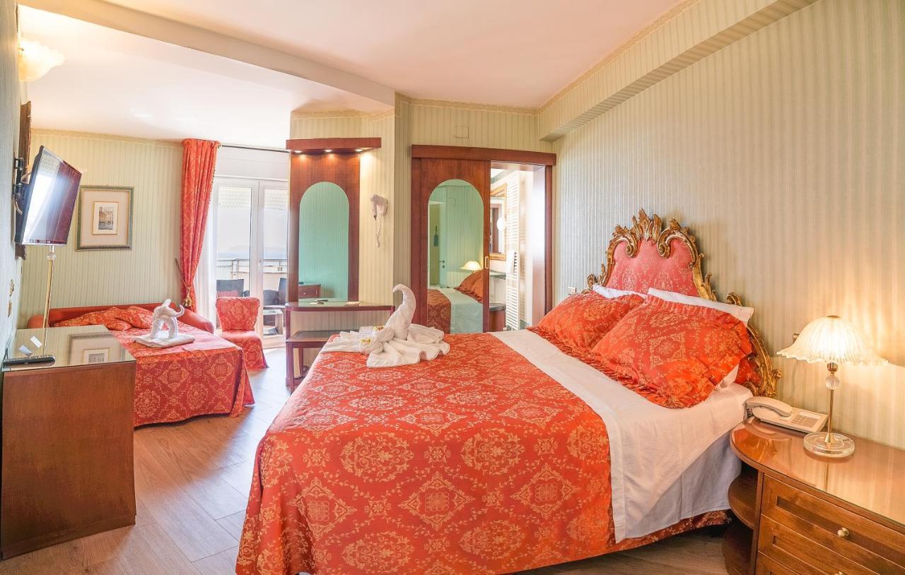 Hotel Des Nations - Vintage Hotel Sul Mare Riccione Esterno foto